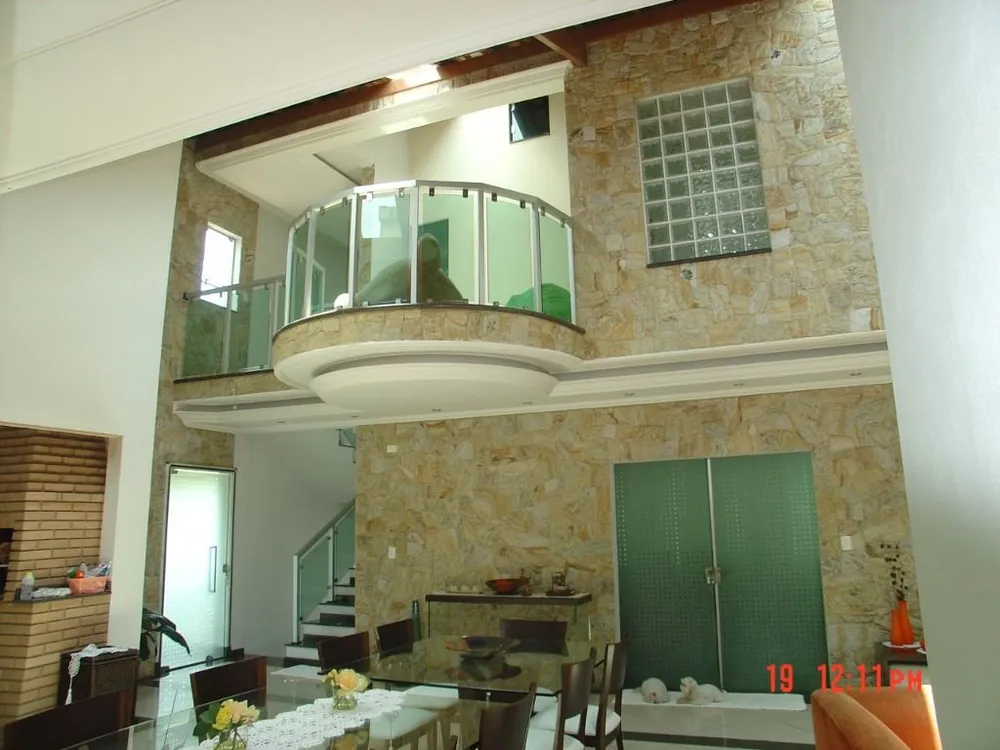 Sobrado, 3 quartos, 338 m² - Foto 1