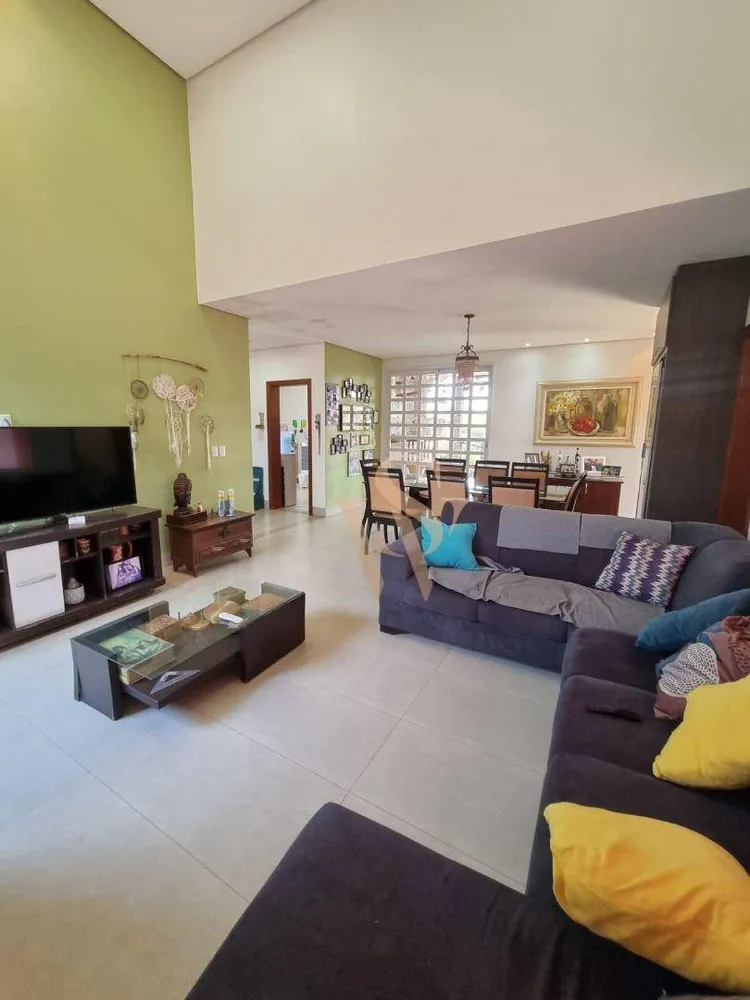 Casa, 3 quartos, 261 m² - Foto 1