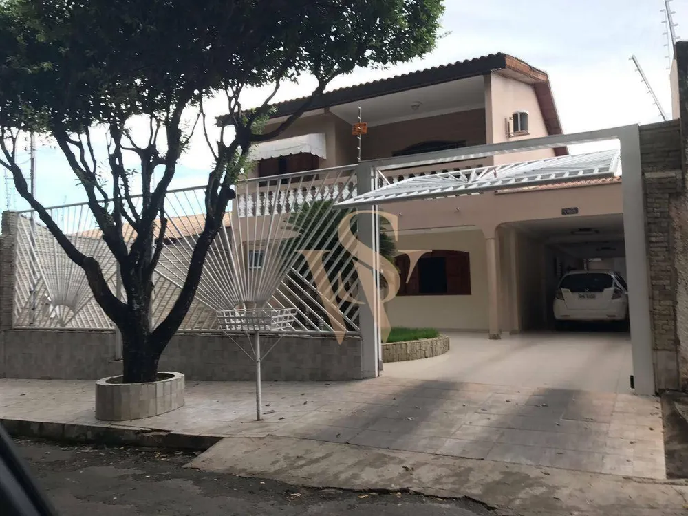 Sobrado, 3 quartos, 304 m² - Foto 1
