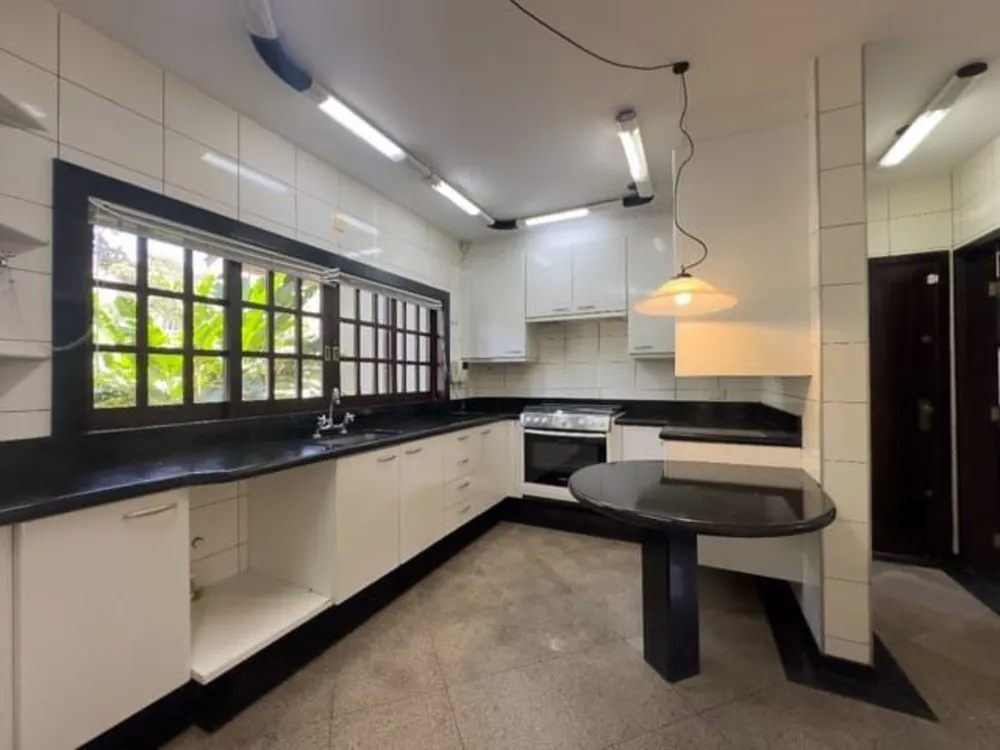 Casa, 4 quartos, 237 m² - Foto 1
