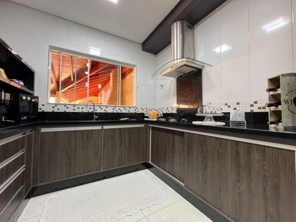 Casa, 3 quartos, 180 m² - Foto 2