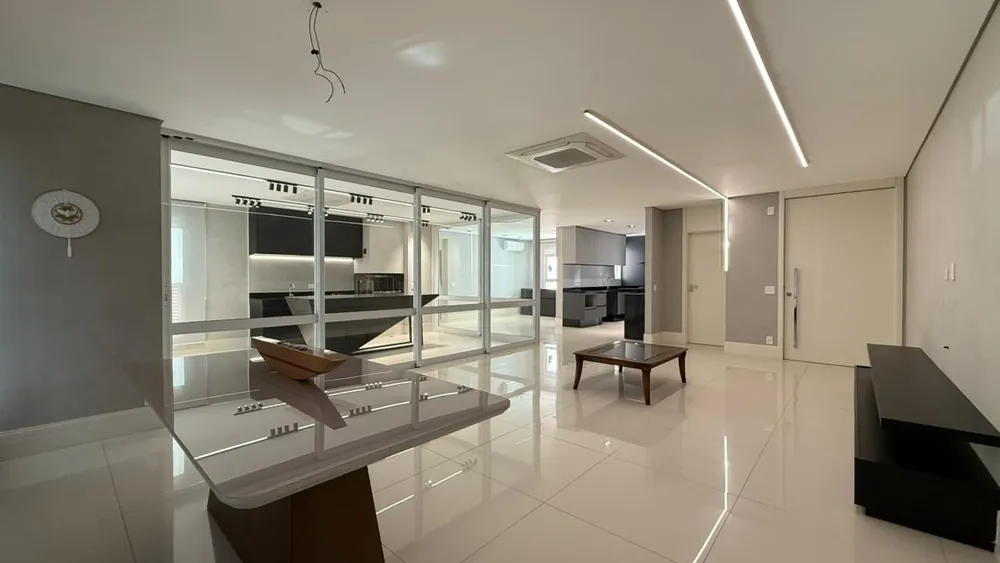 Apartamento, 3 quartos, 214 m² - Foto 2