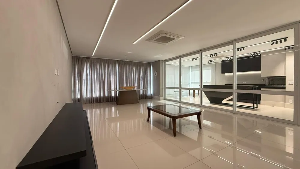 Apartamento, 3 quartos, 214 m² - Foto 1