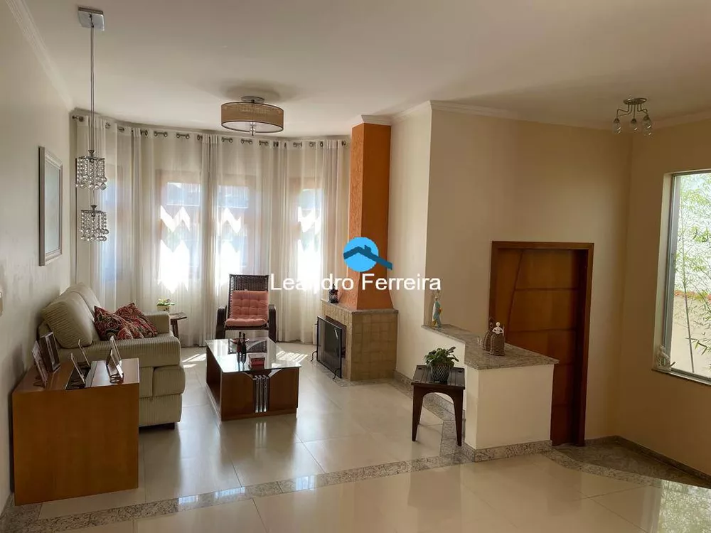 Casa à venda com 3 quartos, 439m² - Foto 1