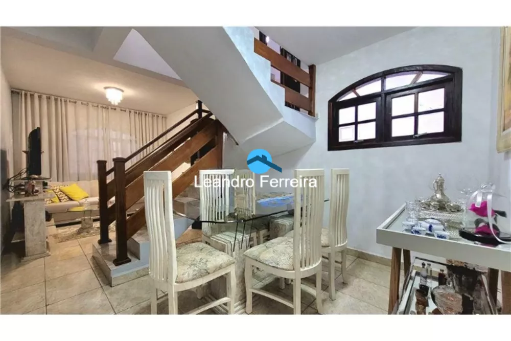 Casa à venda com 3 quartos, 165m² - Foto 2