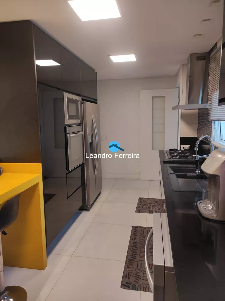 Apartamento à venda com 3 quartos, 180m² - Foto 2