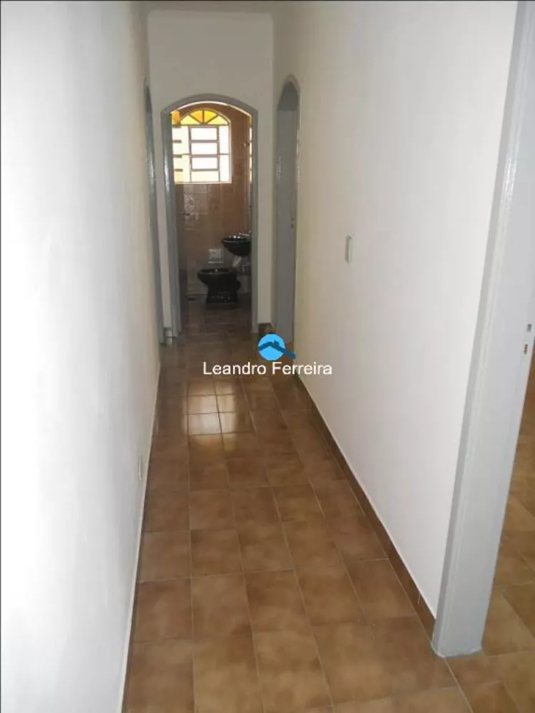 Casa à venda com 4 quartos, 600m² - Foto 2