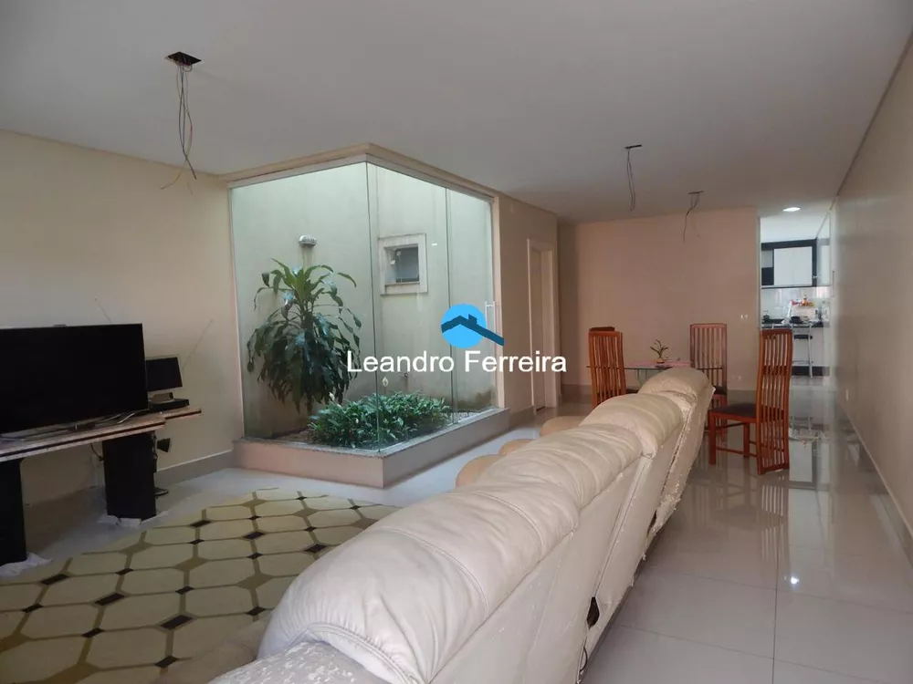 Sobrado à venda com 3 quartos, 245m² - Foto 1