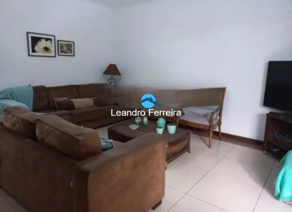 Casa à venda com 4 quartos, 269m² - Foto 2