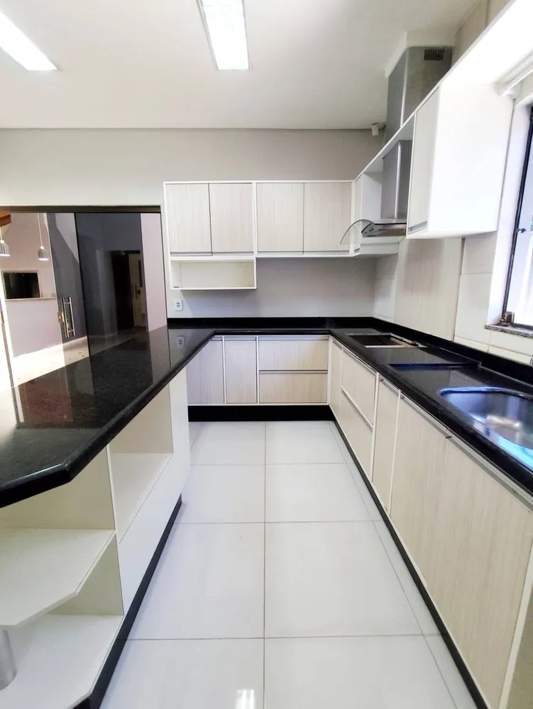 Casa, 3 quartos, 196 m² - Foto 1