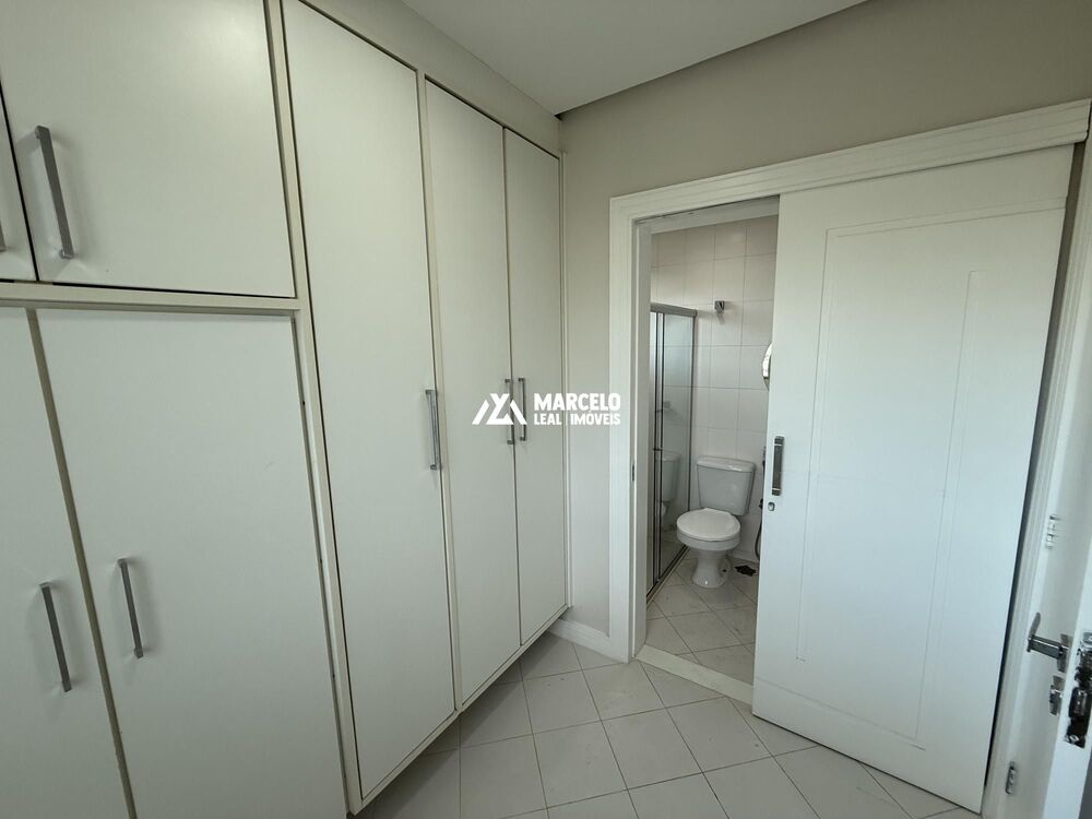 Apartamento para alugar com 4 quartos, 230m² - Foto 12