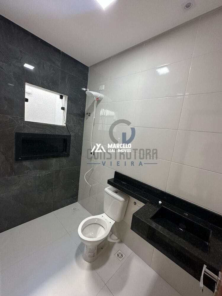 Casa à venda com 3 quartos, 78m² - Foto 1