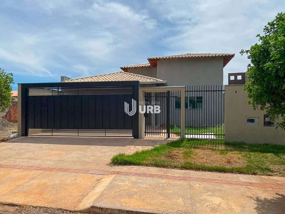 Casa à venda com 3 quartos, 174m² - Foto 1