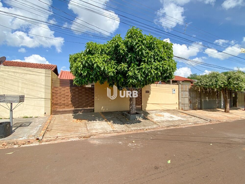 Casa à venda com 2 quartos, 130m² - Foto 1