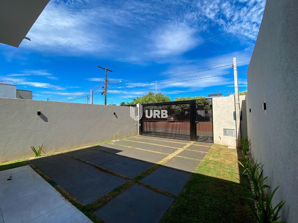 Casa à venda com 3 quartos, 81m² - Foto 1