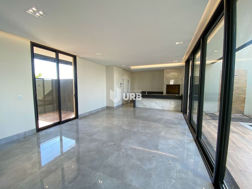 Sobrado à venda com 3 quartos, 214m² - Foto 1