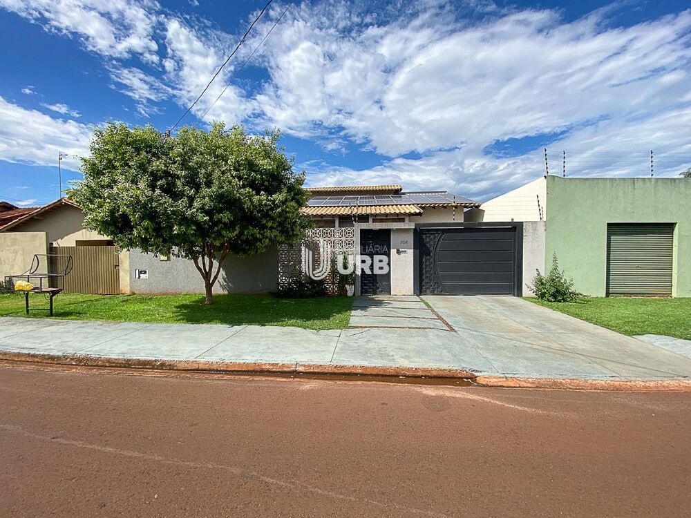 Casa à venda com 3 quartos, 385m² - Foto 1