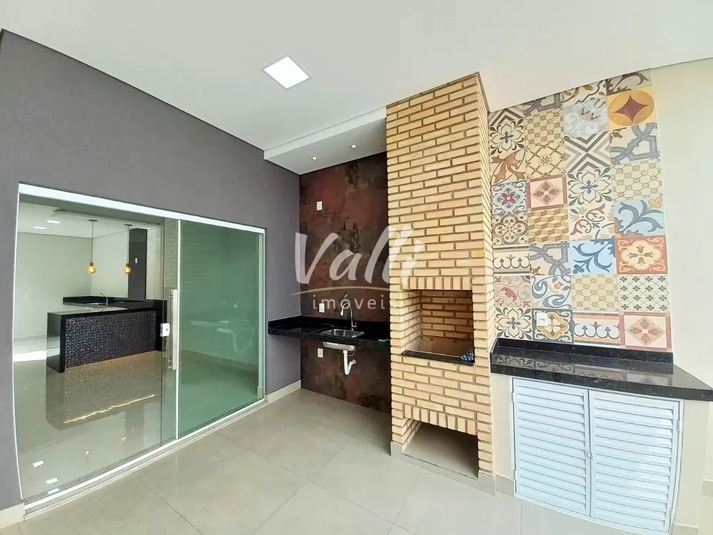 Casa à venda com 3 quartos, 150m² - Foto 1