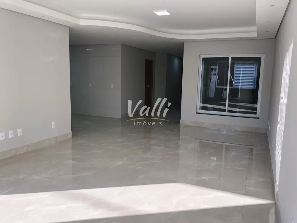 Casa à venda com 3 quartos, 250m² - Foto 4