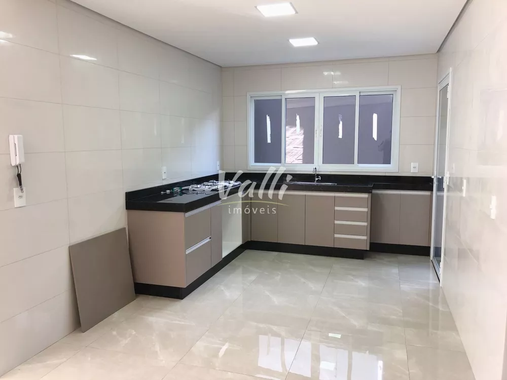 Casa à venda com 3 quartos, 250m² - Foto 2