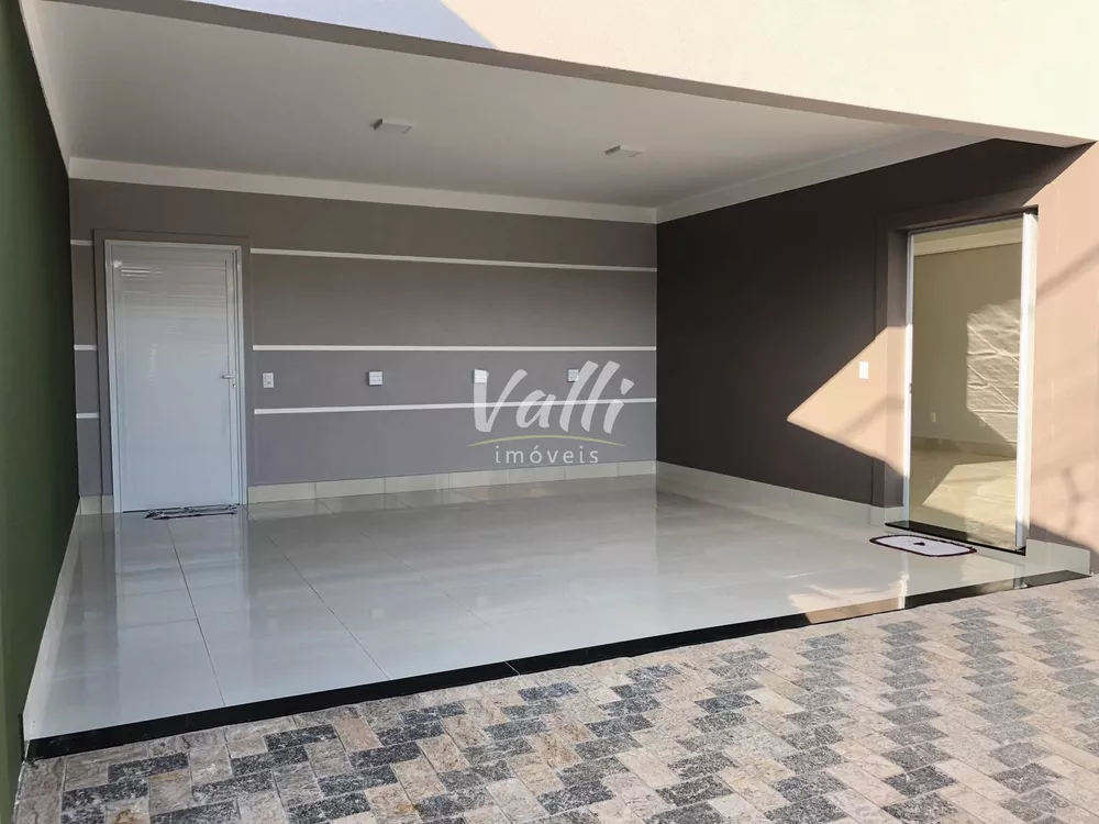 Casa à venda com 3 quartos, 250m² - Foto 1