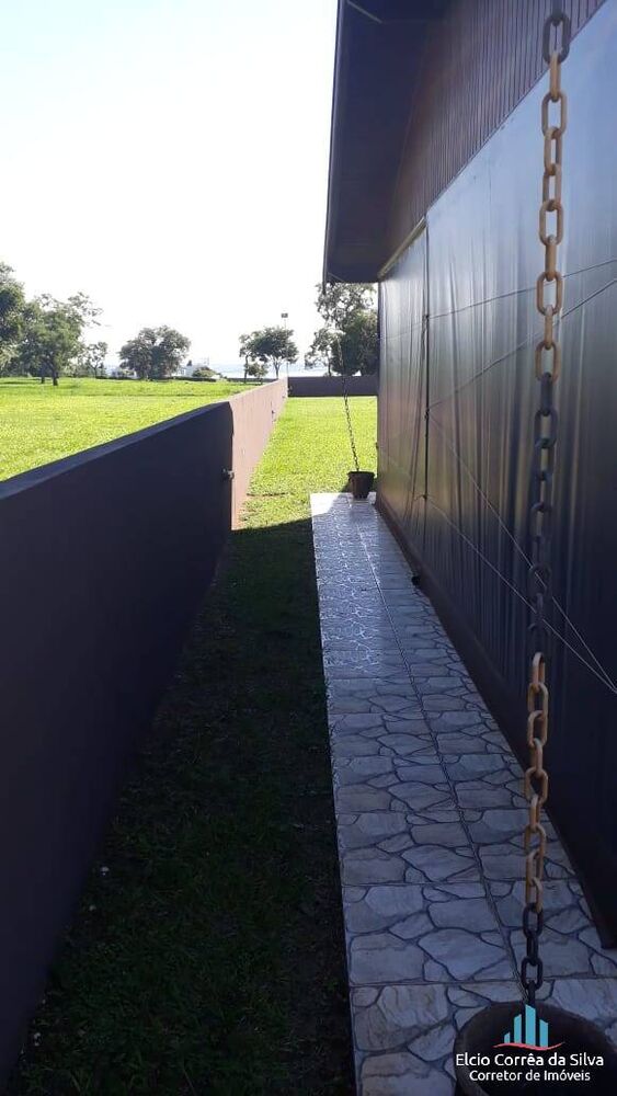 Casa à venda com 5 quartos, 300m² - Foto 1