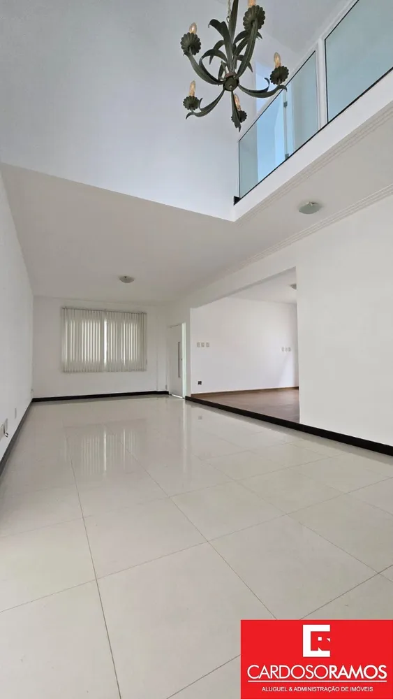 Casa, 5 quartos, 269 m² - Foto 1