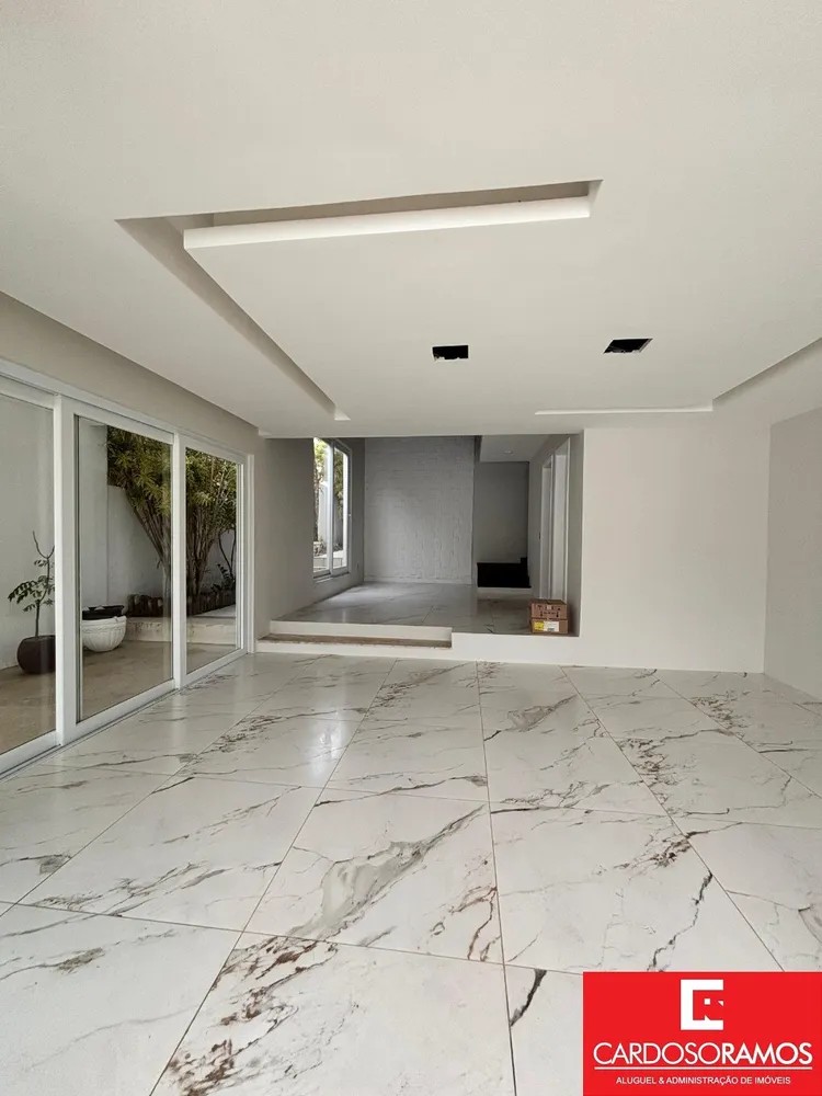 Casa, 3 quartos, 222 m² - Foto 2