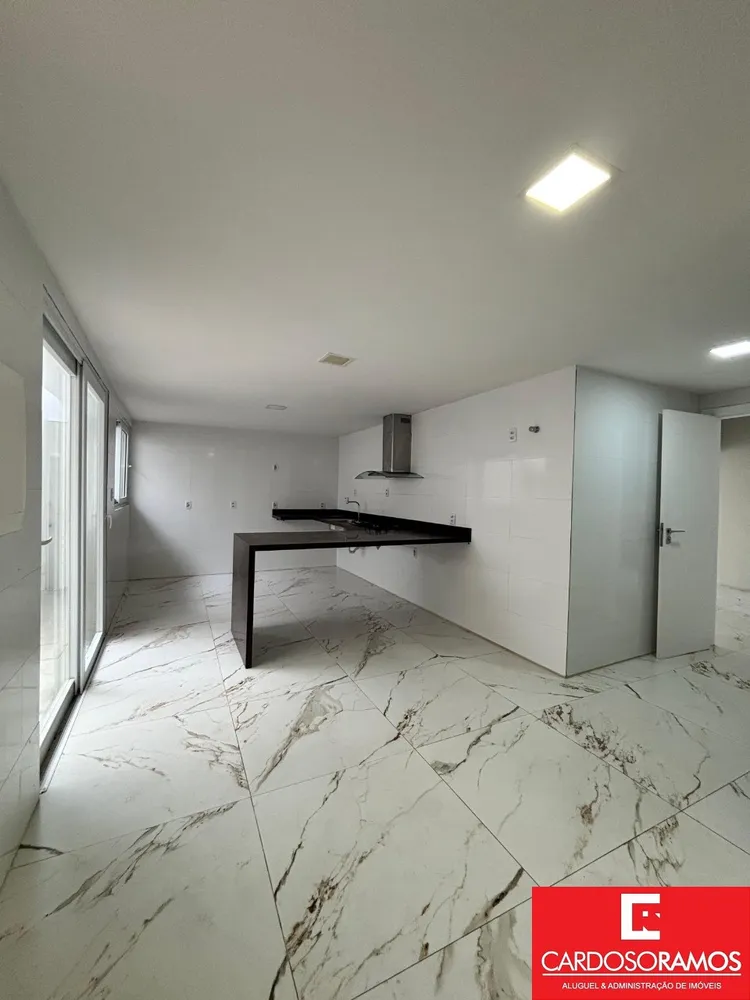 Casa, 3 quartos, 222 m² - Foto 1