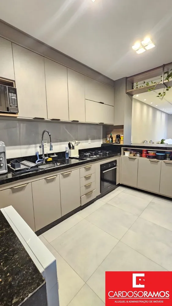 Casa, 4 quartos, 169 m² - Foto 1