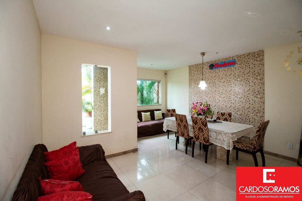 Casa à venda com 5 quartos, 250m² - Foto 2