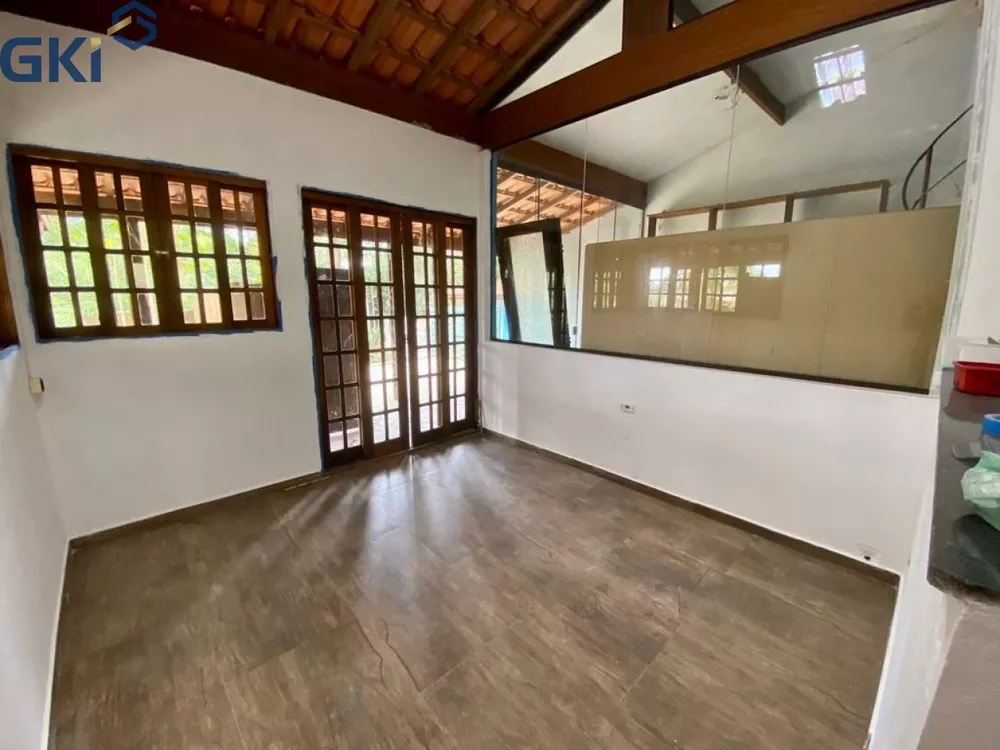 Casa de Condomínio à venda e aluguel com 5 quartos, 300m² - Foto 3