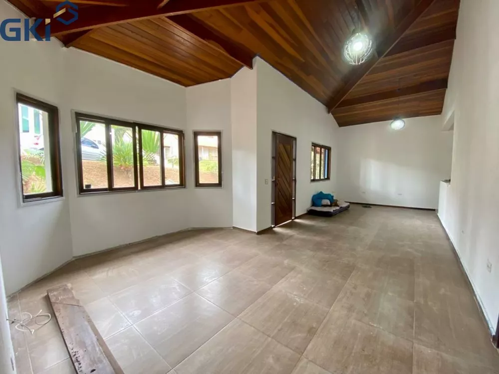 Casa de Condomínio à venda e aluguel com 5 quartos, 300m² - Foto 2