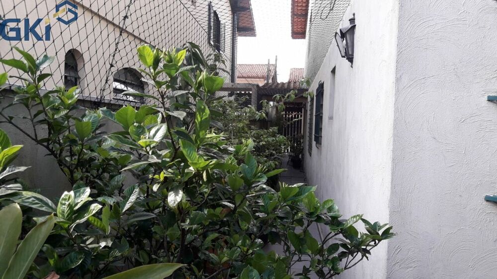 Casa à venda com 3 quartos, 230m² - Foto 3