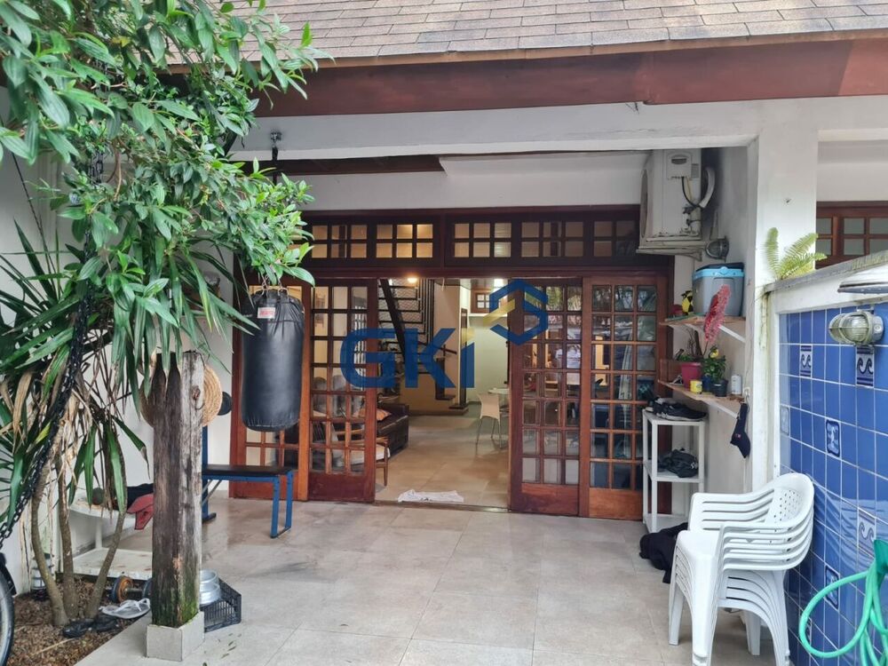 Casa de Condomínio à venda com 3 quartos, 150m² - Foto 1