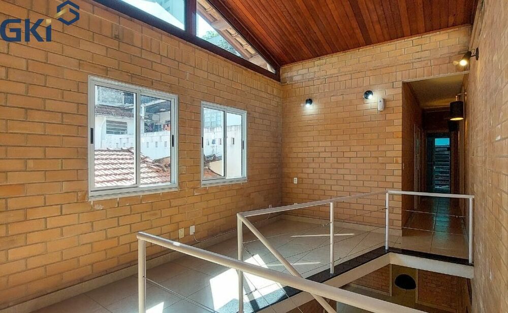 Casa para alugar com 3 quartos, 240m² - Foto 2