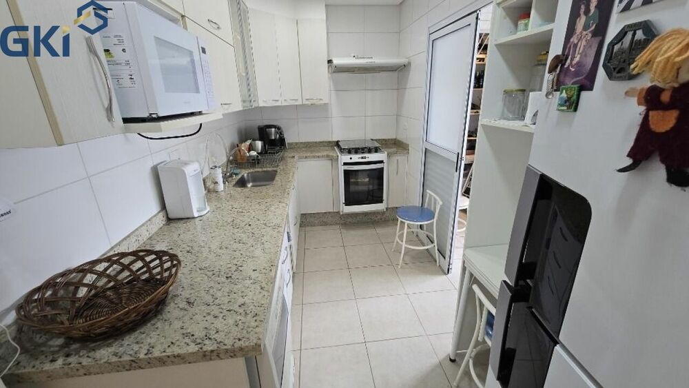 Apartamento à venda com 2 quartos, 70m² - Foto 2
