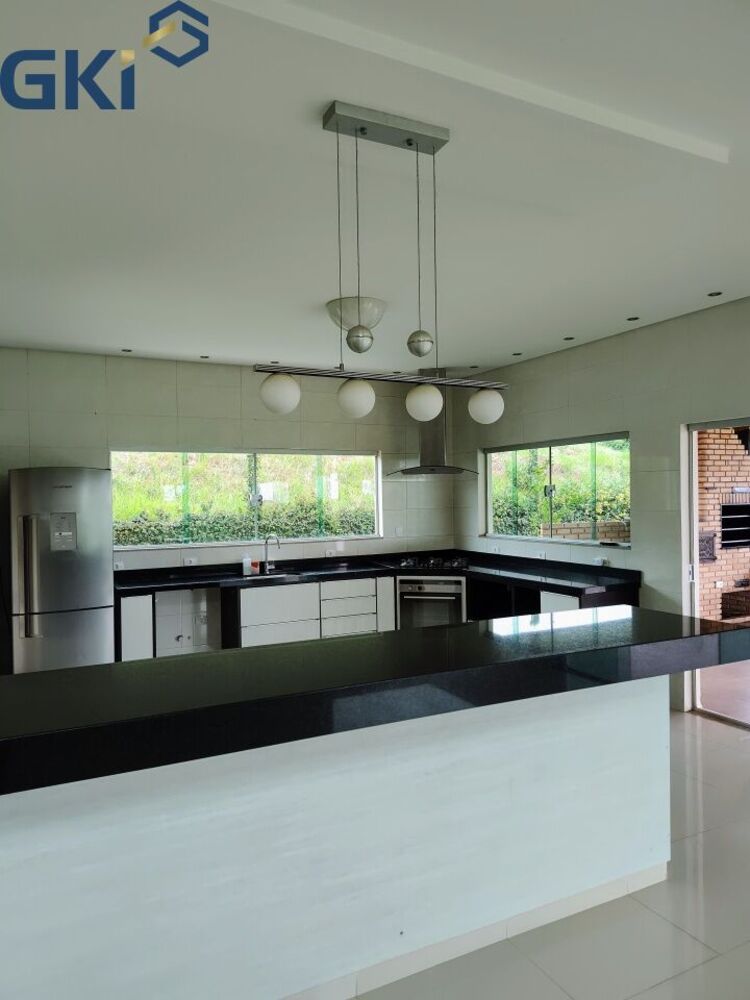 Casa de Condomínio à venda com 3 quartos, 305m² - Foto 1