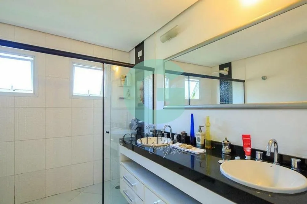 Casa, 4 quartos, 240 m² - Foto 1