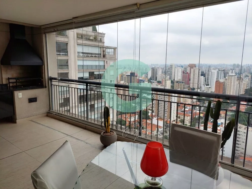 Apartamento à venda com 4 quartos, 222m² - Foto 1