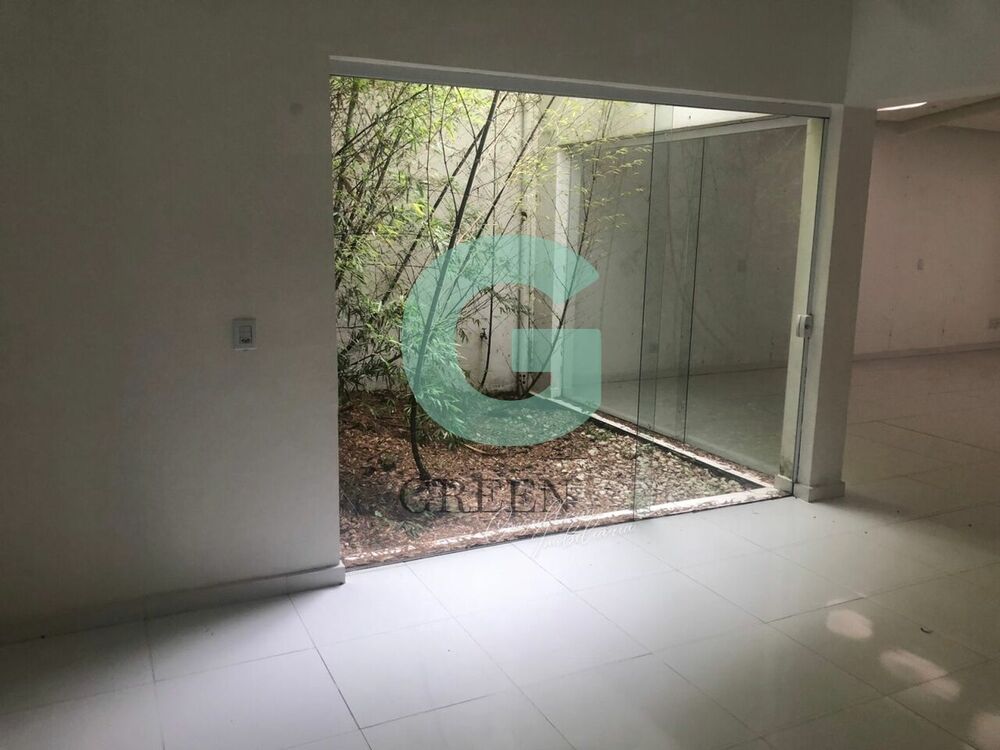 Casa para alugar com 3 quartos, 245m² - Foto 2
