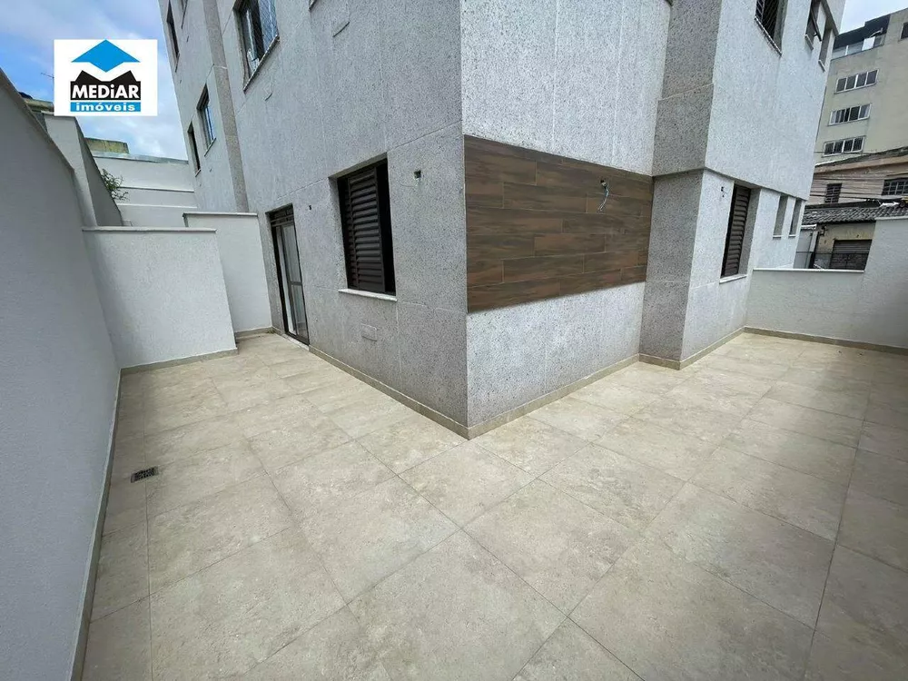 Apartamento à venda com 3 quartos, 130m² - Foto 1