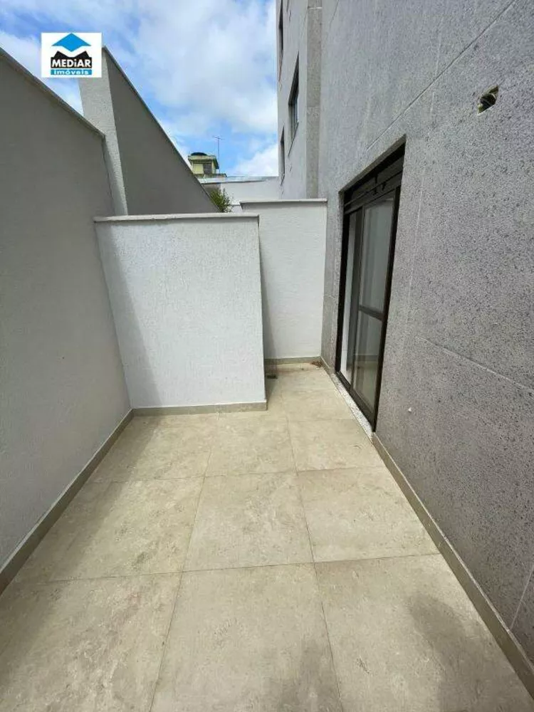 Apartamento à venda com 3 quartos, 130m² - Foto 2