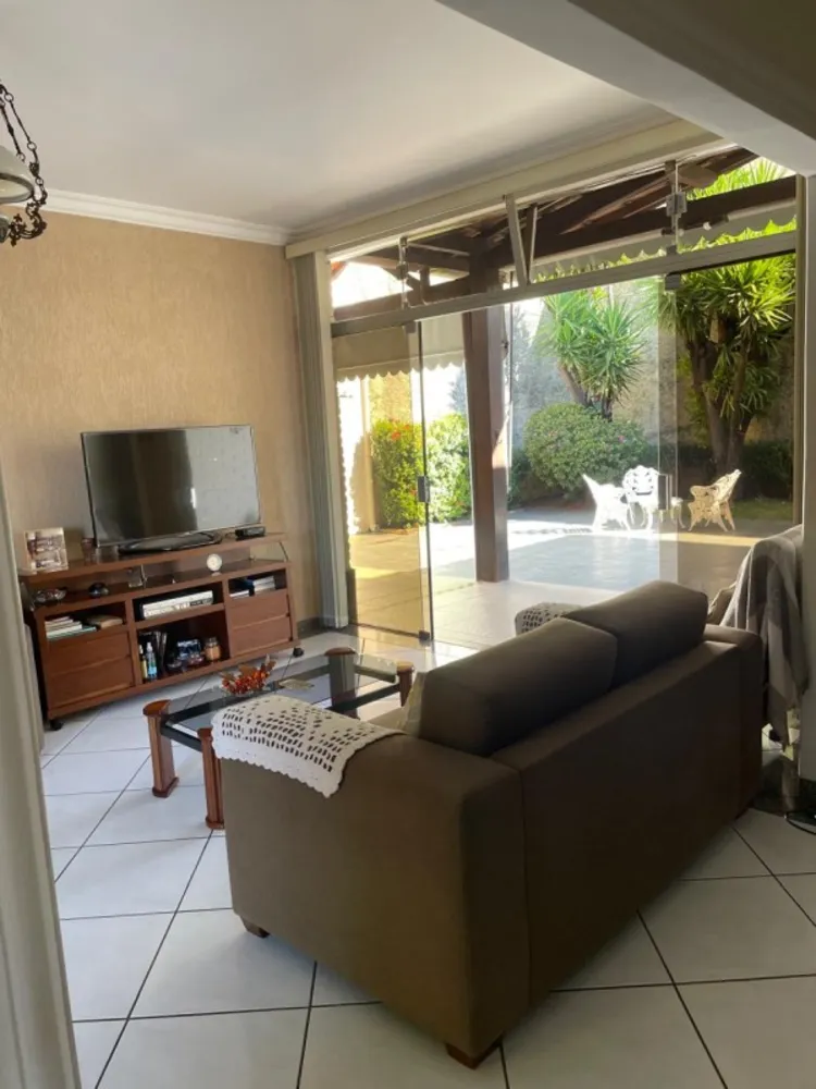 Casa, 3 quartos, 222 m² - Foto 1