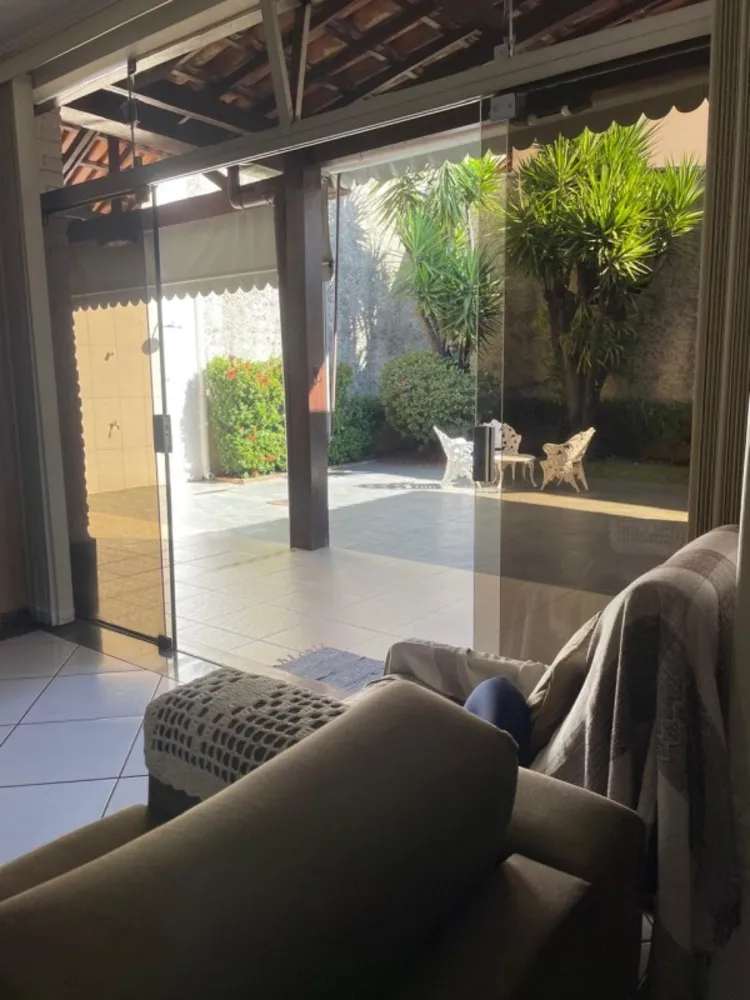 Casa, 3 quartos, 222 m² - Foto 2