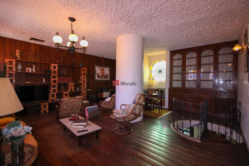 Casa à venda com 4 quartos, 2065m² - Foto 1
