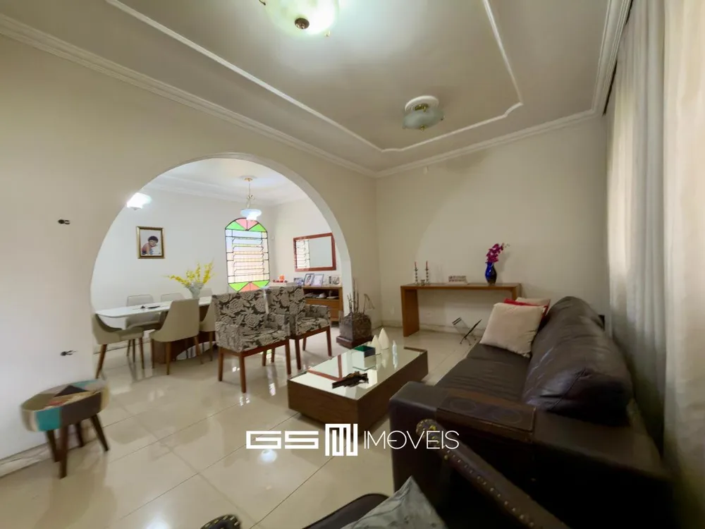 Casa, 3 quartos, 218 m² - Foto 1