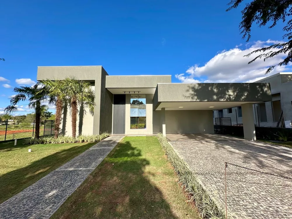 Casa de Condomínio à venda com 4 quartos, 256m² - Foto 2