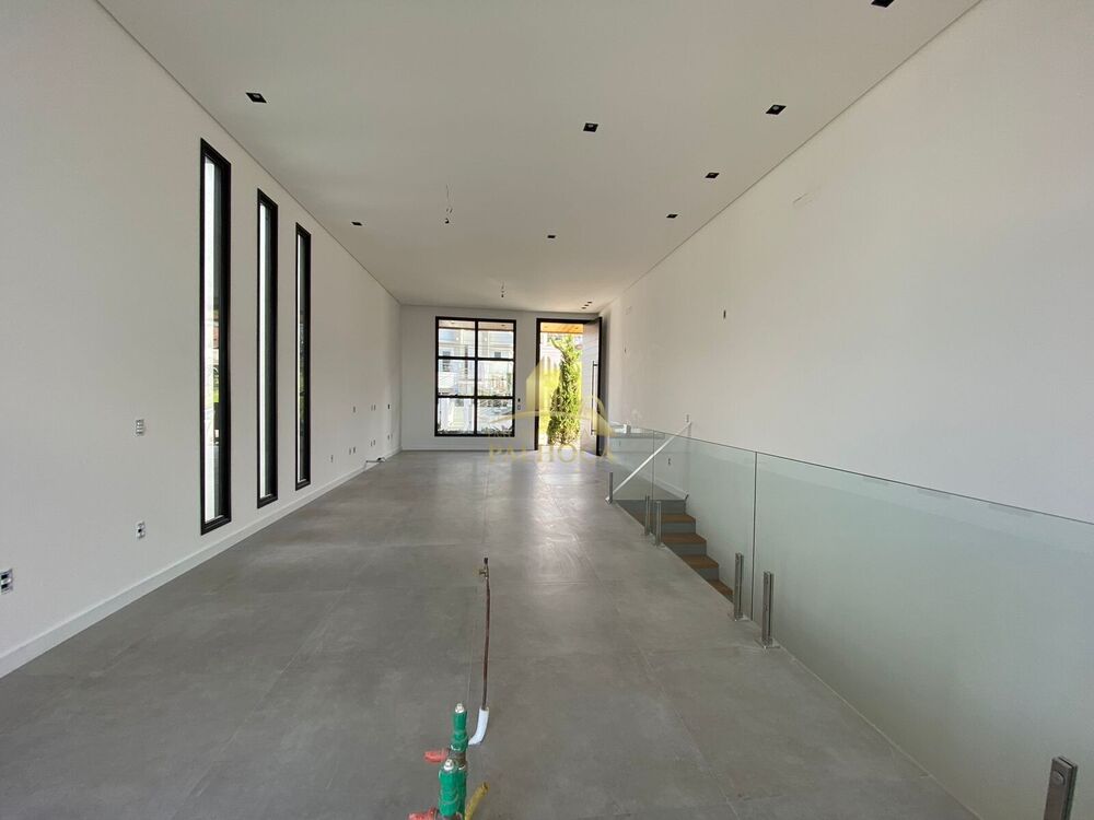 Casa à venda com 3 quartos, 216m² - Foto 4