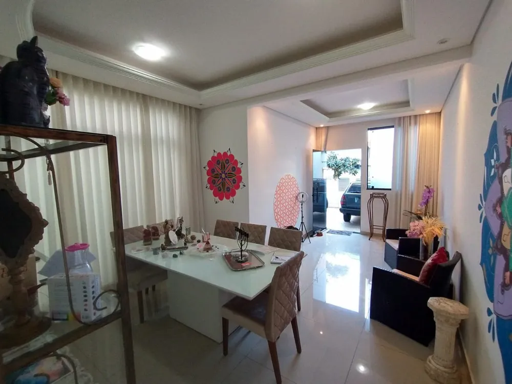 Casa, 4 quartos, 235 m² - Foto 2